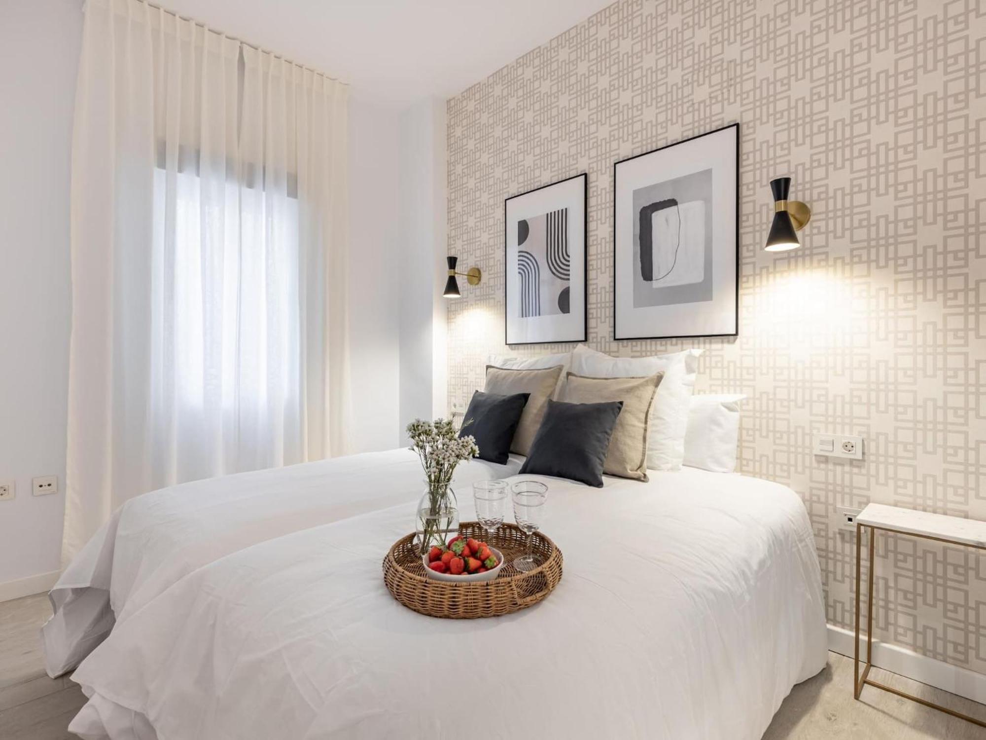 Central Stylish And Elegant 1 & 2 Bedroom Apartments I กรานาดา ภายนอก รูปภาพ